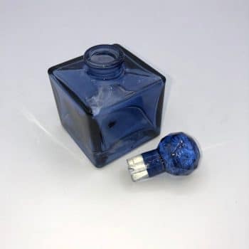 Frasco perfume azul cuadrado 2