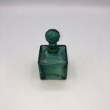 Frasco perfume verde cuadrado 1